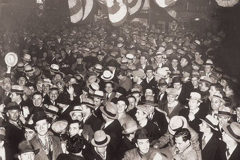 ProhibitionEndsCrowdBroadway.jpg